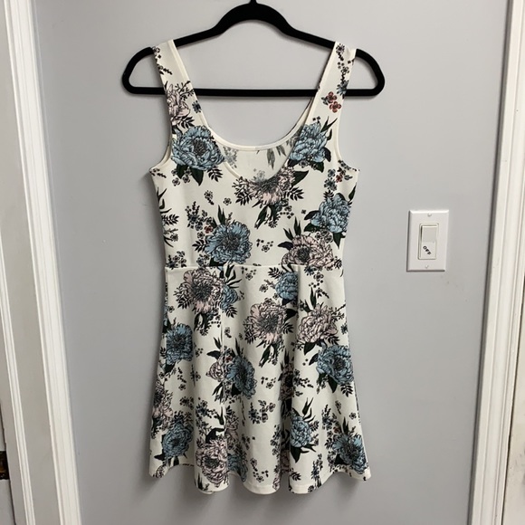 H&M DIVIDED A-line Dress - size 8 - Picture 2 of 4